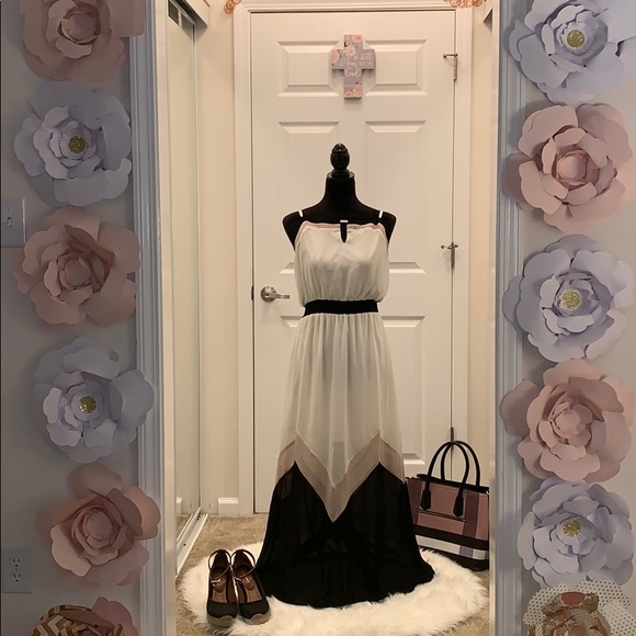 HeartSoul Dresses & Skirts - Heart&Soul Black & White Chevron Maxi Dress Size M